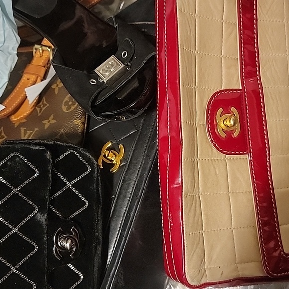 COMING SOON RARE & OR VINTAGE CHANEL , BALLY , LOUIS VUITTON , GUCCI & ETRO... - Picture 2 of 12